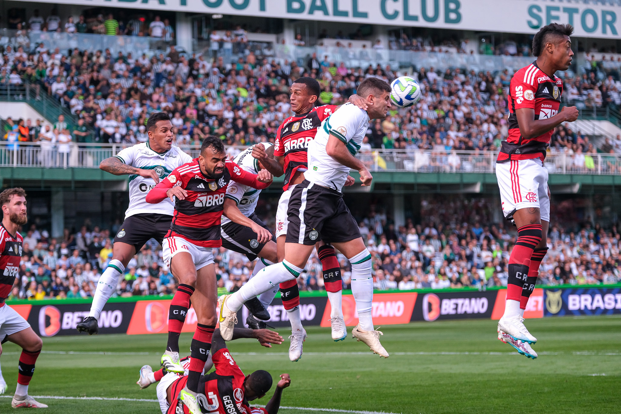 #Brasileirão: Flamengo vence o Coritiba por 3 a 2