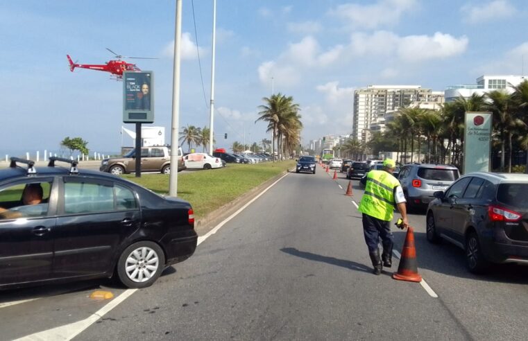 Atropelamento na Avenida Lúcio Costa gerou congestionamento na Zona Oeste do Rio