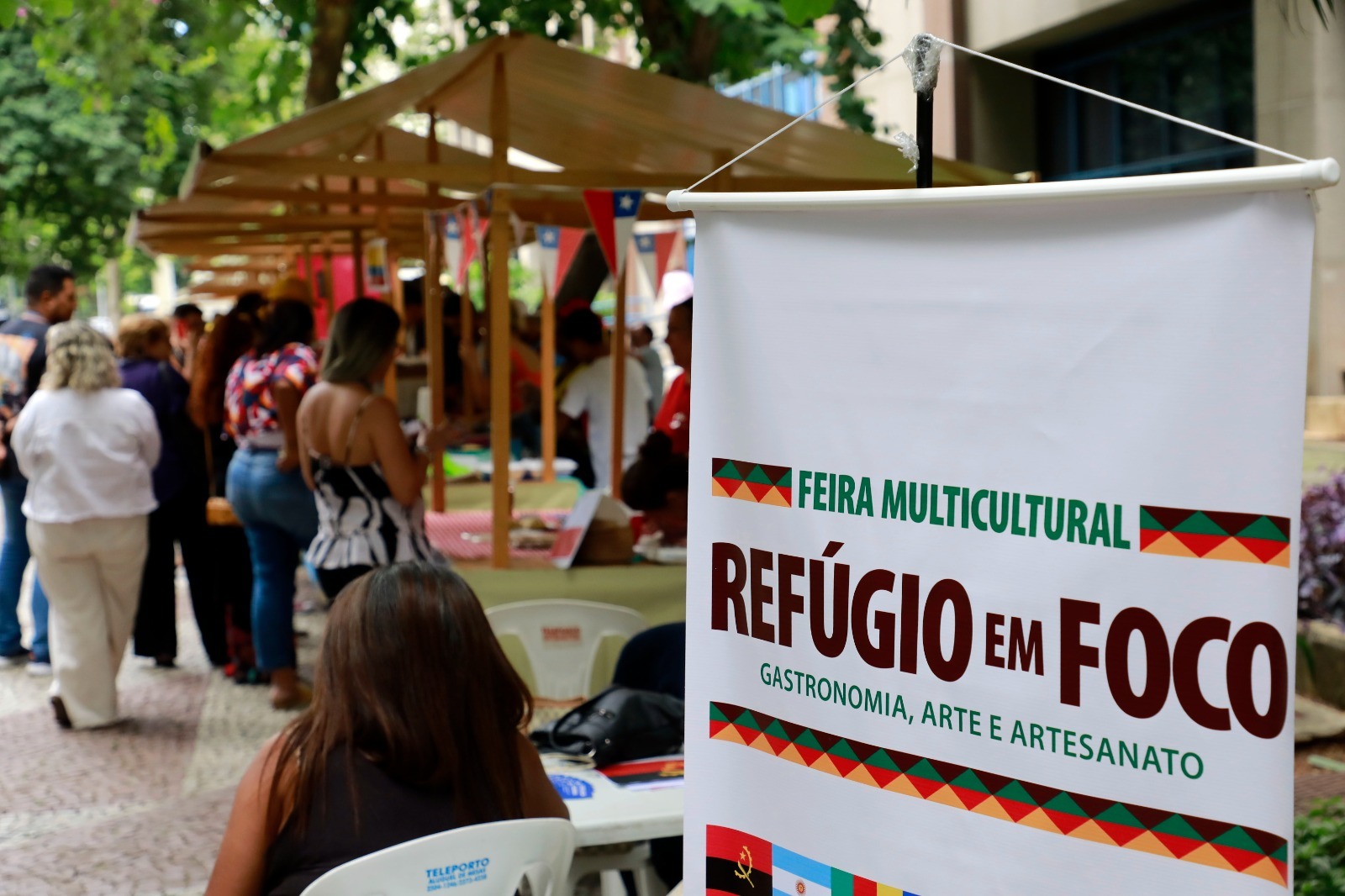 Feira multicultural de refugiados reúne empreendedores estrangeiros na Prefeitura