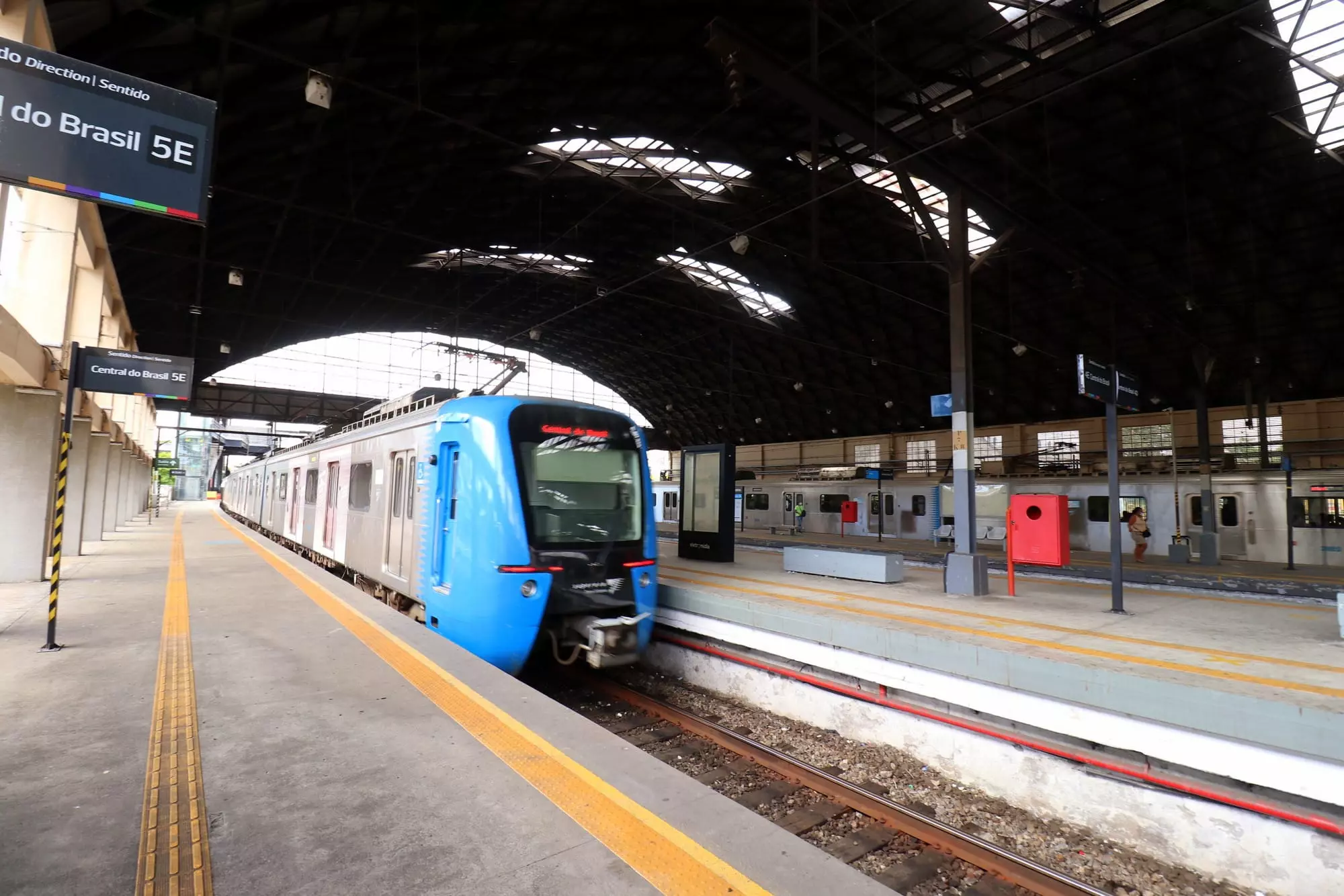 Composição com problema técnico deixa estações cheias na Zona Sul