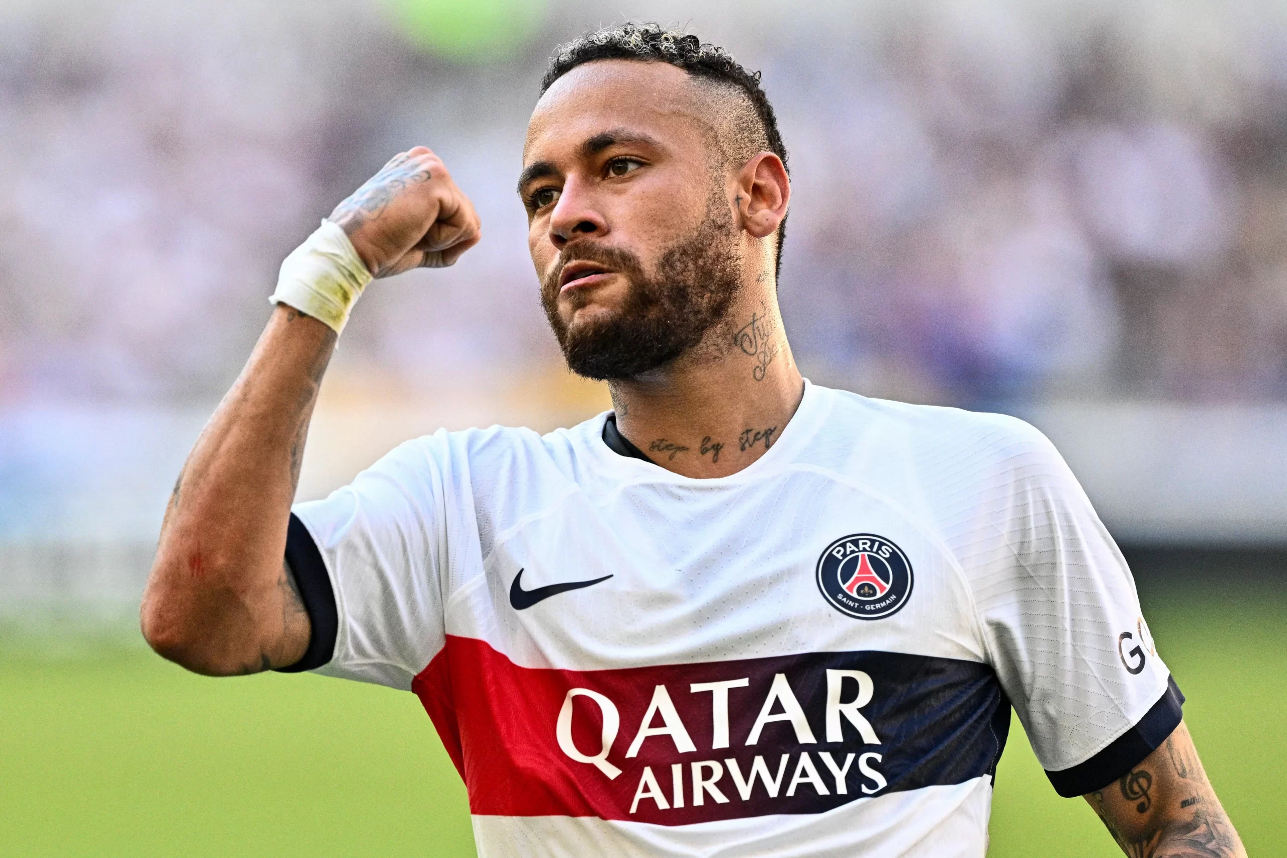 Após 5 meses longe do campo, Neymar volta a jogar e marca dois gols pelo PSG