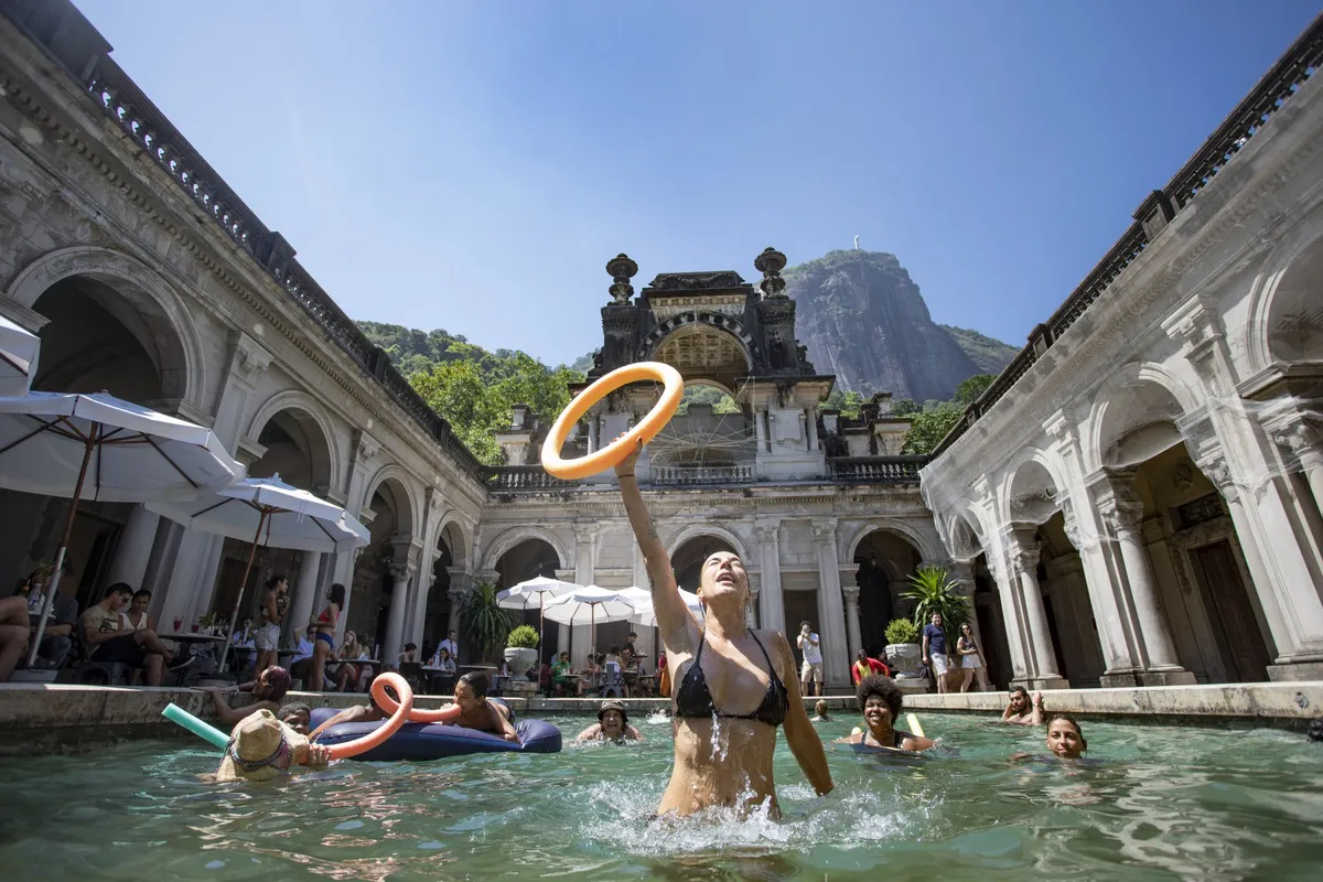 Parque Lage terá piscina liberada para banho neste final de semana