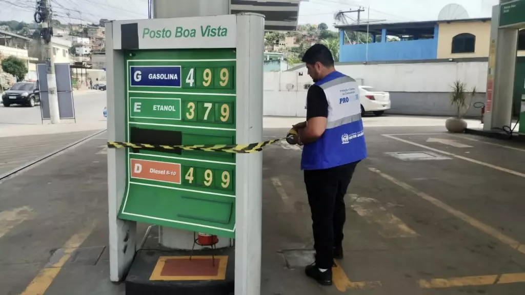 Procon fecha posto de gasolina irregular em São Gonçalo