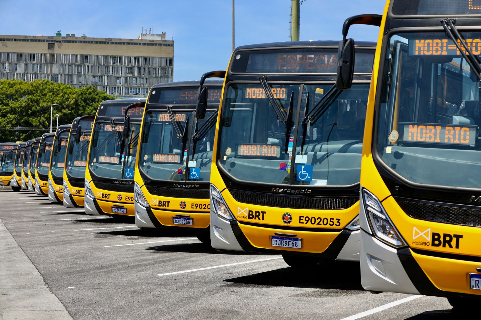 Prefeitura do Rio formaliza contrato de R$646 milhões para a compra de novos ônibus do BRT