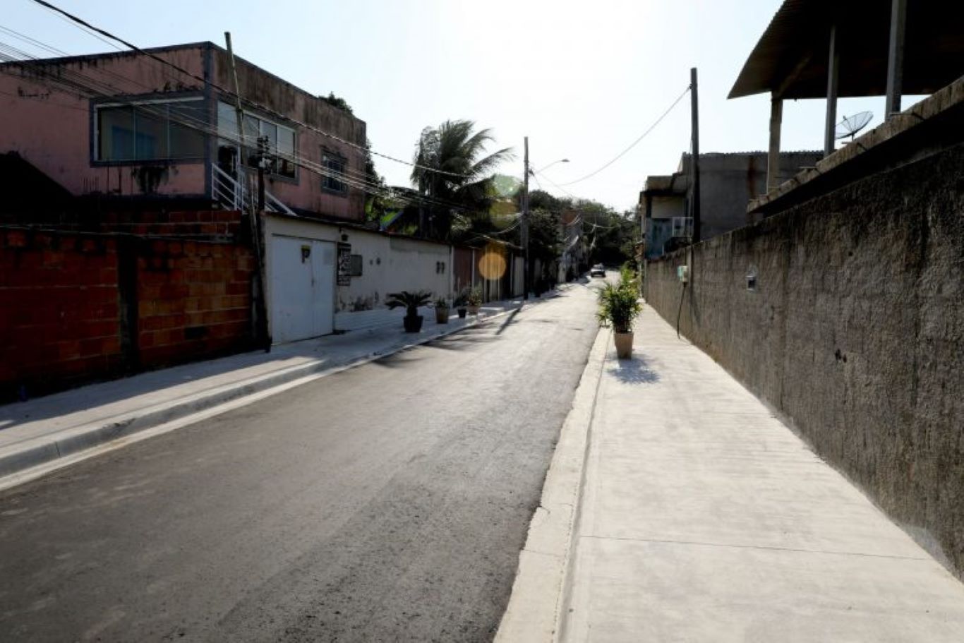 Programa Bairro Maravilha entrega revitalização de ruas da Zona Oeste da capital