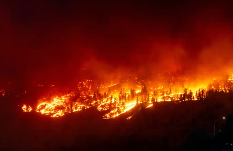 Incêndios no Canadá se fundem e cobrem mais de 40 mil hectares