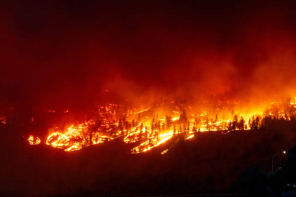 Incêndios no Canadá se fundem e cobrem mais de 40 mil hectares