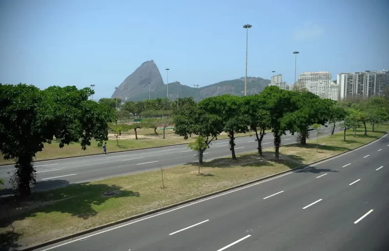 Qualidade do asfalto do Aterro do Flamengo gera medo de acidentes em motoristas