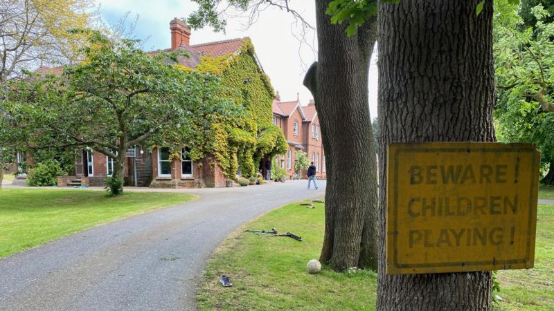 Escola britânica centenária tem alunos que decidem regras e o que querem estudar