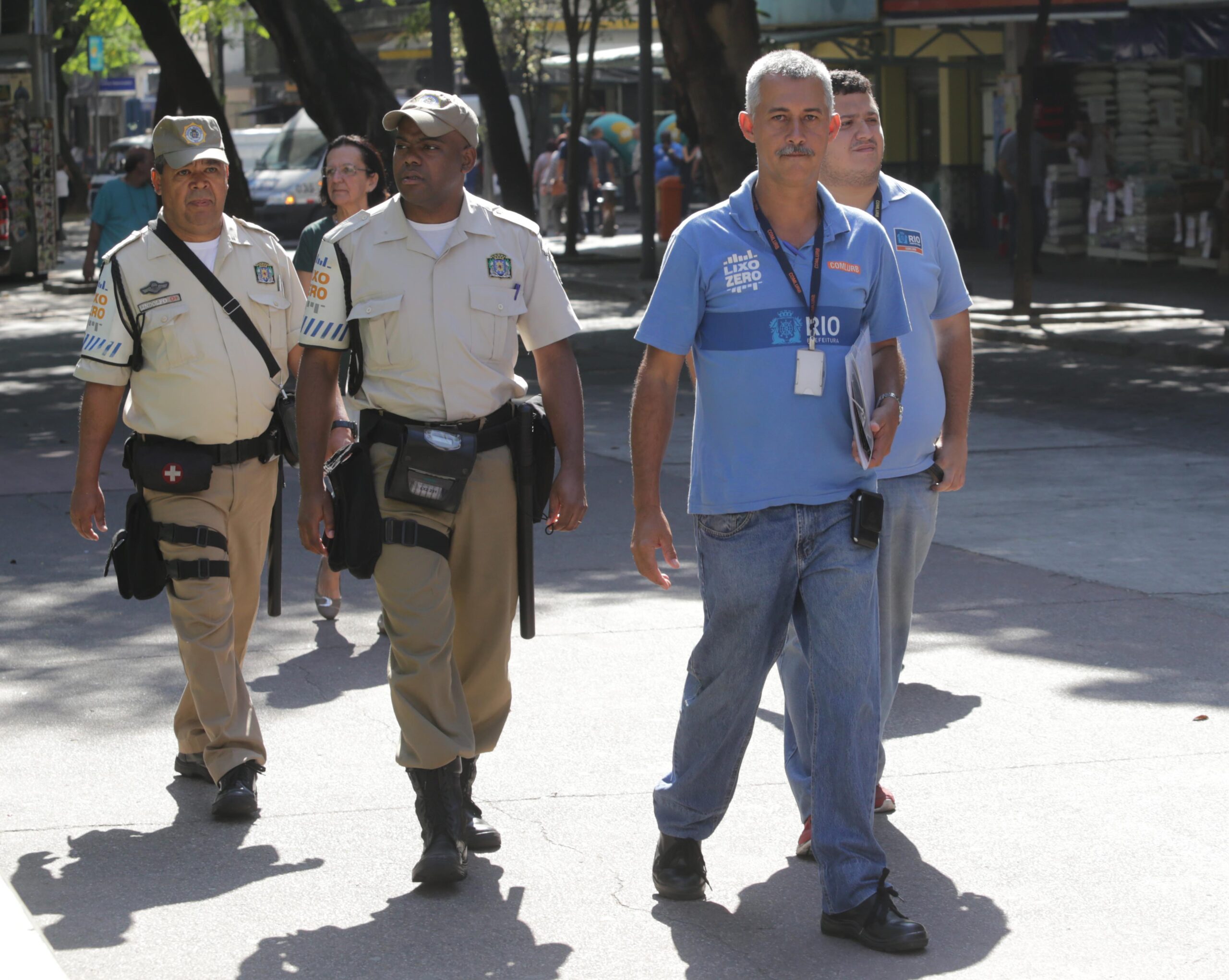 Multa para pessoas que jogarem lixo na rua fica mais cara na cidade do Rio