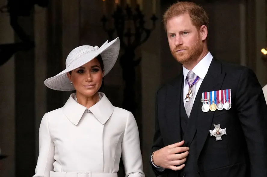 Harry e Meghan não são convidados para evento real de um ano de morte da Rainha