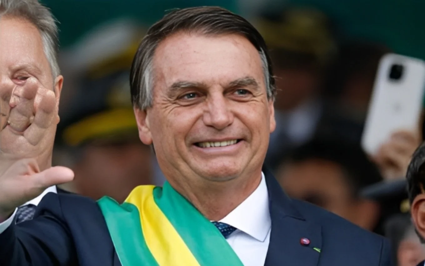 Inelegível, Bolsonaro afirma ser candidato para 2026: ‘Chance só tenho eu’