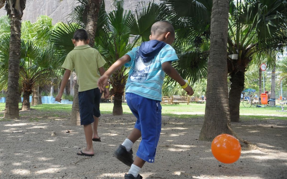 32 mil crianças e adolescentes vivem longe do convívio familiar no Brasil