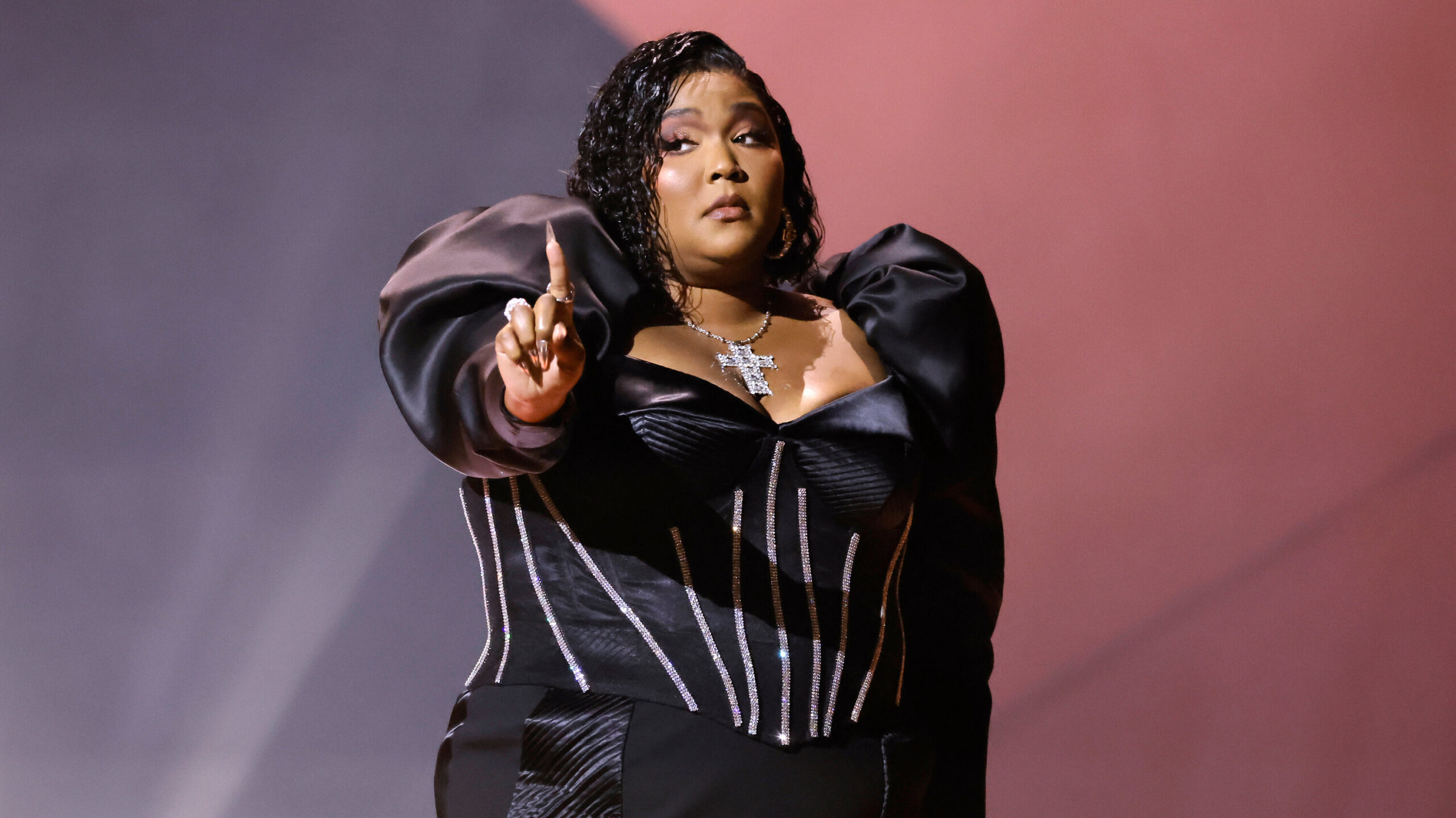 Lizzo diz que as acusações de assédio contra ela são inacreditáveis