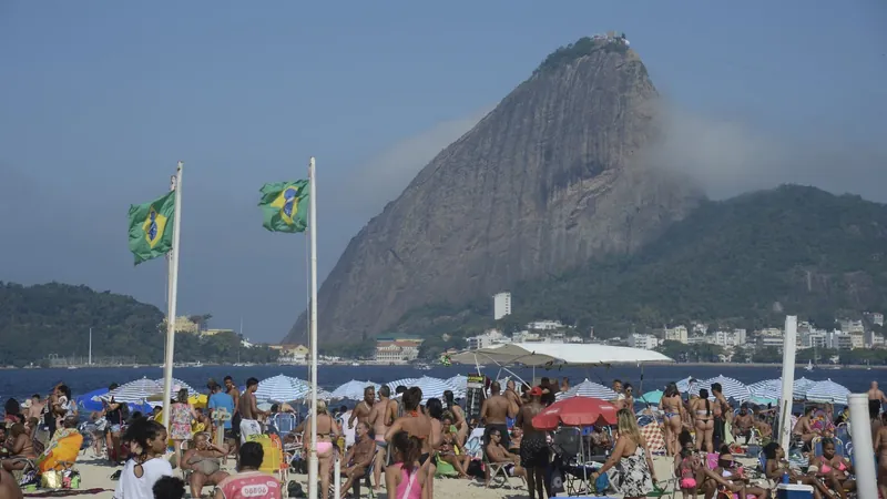 Praia do Flamengo bate recorde de balneabilidade positiva em julho