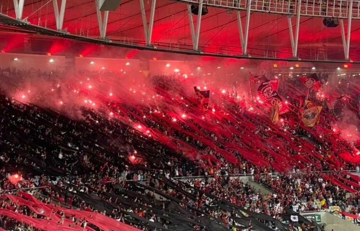 Conmebol multa Flamengo por estouros de bombas na arquibancada em jogo da Libertadores