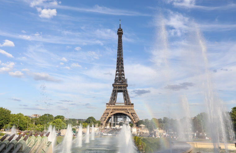 Trotes sobre bomba falsa fecham Torre Eiffel