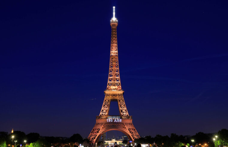 Turista mexicana denuncia estupro coletivo na Torre Eiffel