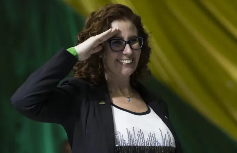 PF faz buscas em casa e gabinete da Deputada Carla Zambelli