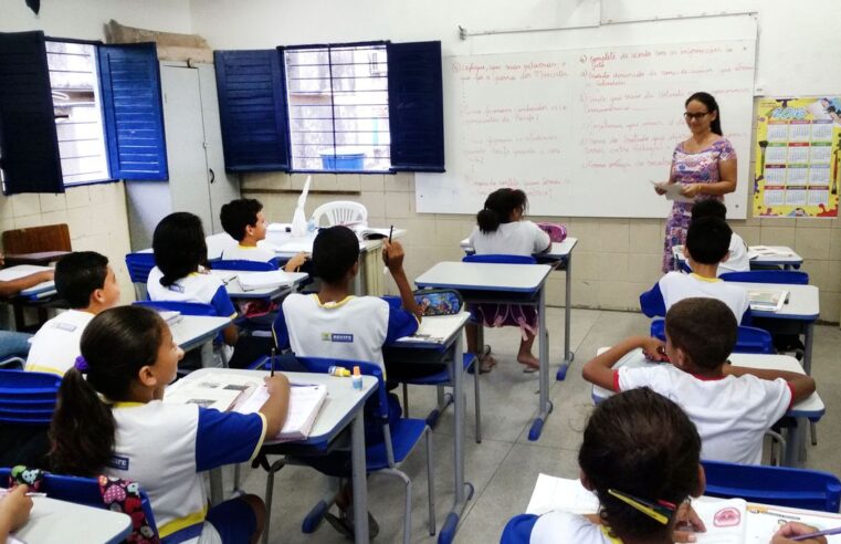 Alerj pode aprovar proposta que monitora professores e alunos com câmeras semelhantes às de policiais