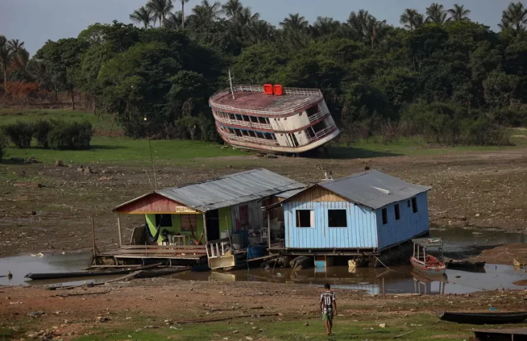 Governo faz força-tarefa com cestas básicas e água para enfrentar seca na Amazônia