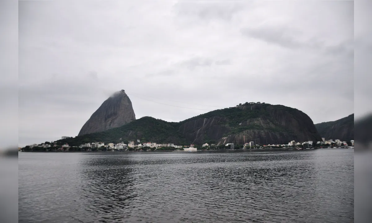 Fim de semana carioca promete calor e pancadas de chuva