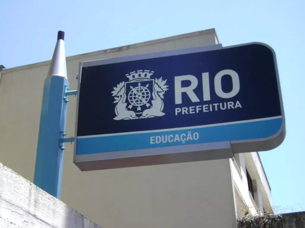 Agentes de apoio a educação municipal estão sem receber vale-transporte