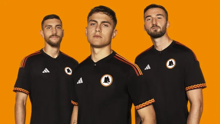 Roma apresenta seu terceiro uniforme para a temporada 2023/2024 