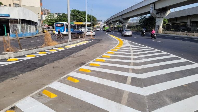 Agulha de trânsito na Praça da Bandeira é reaberta ao trânsito após ajustes