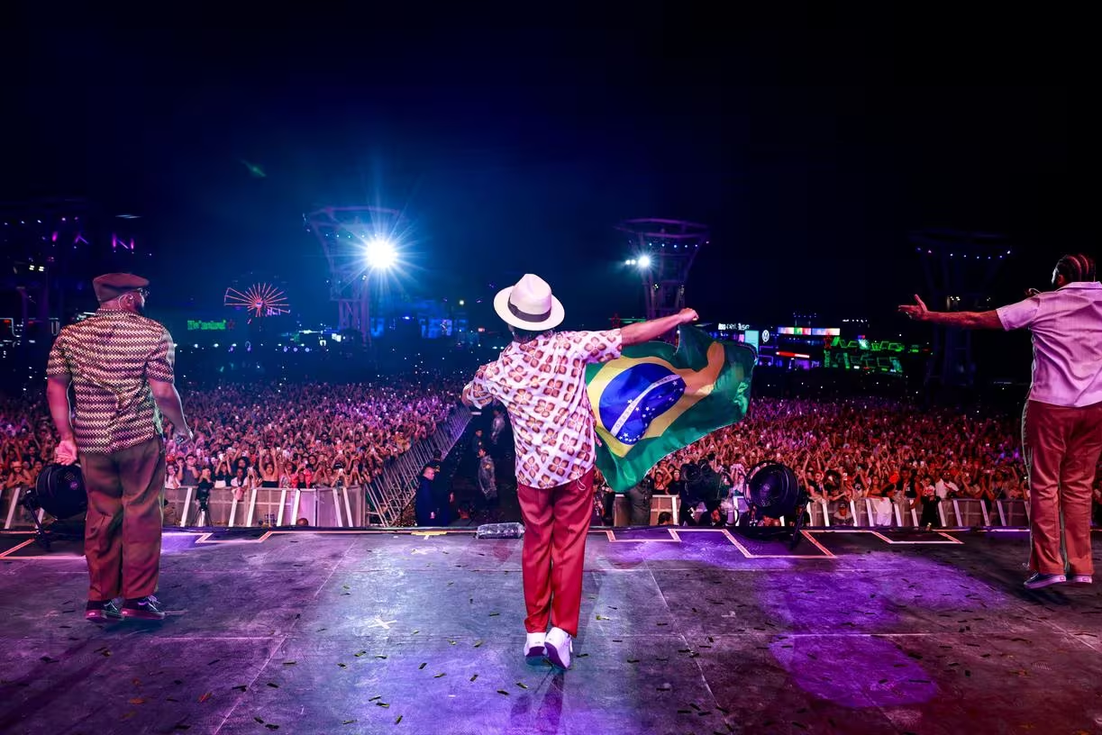 Bruno Mars conquista o público e fecha The Town com chave