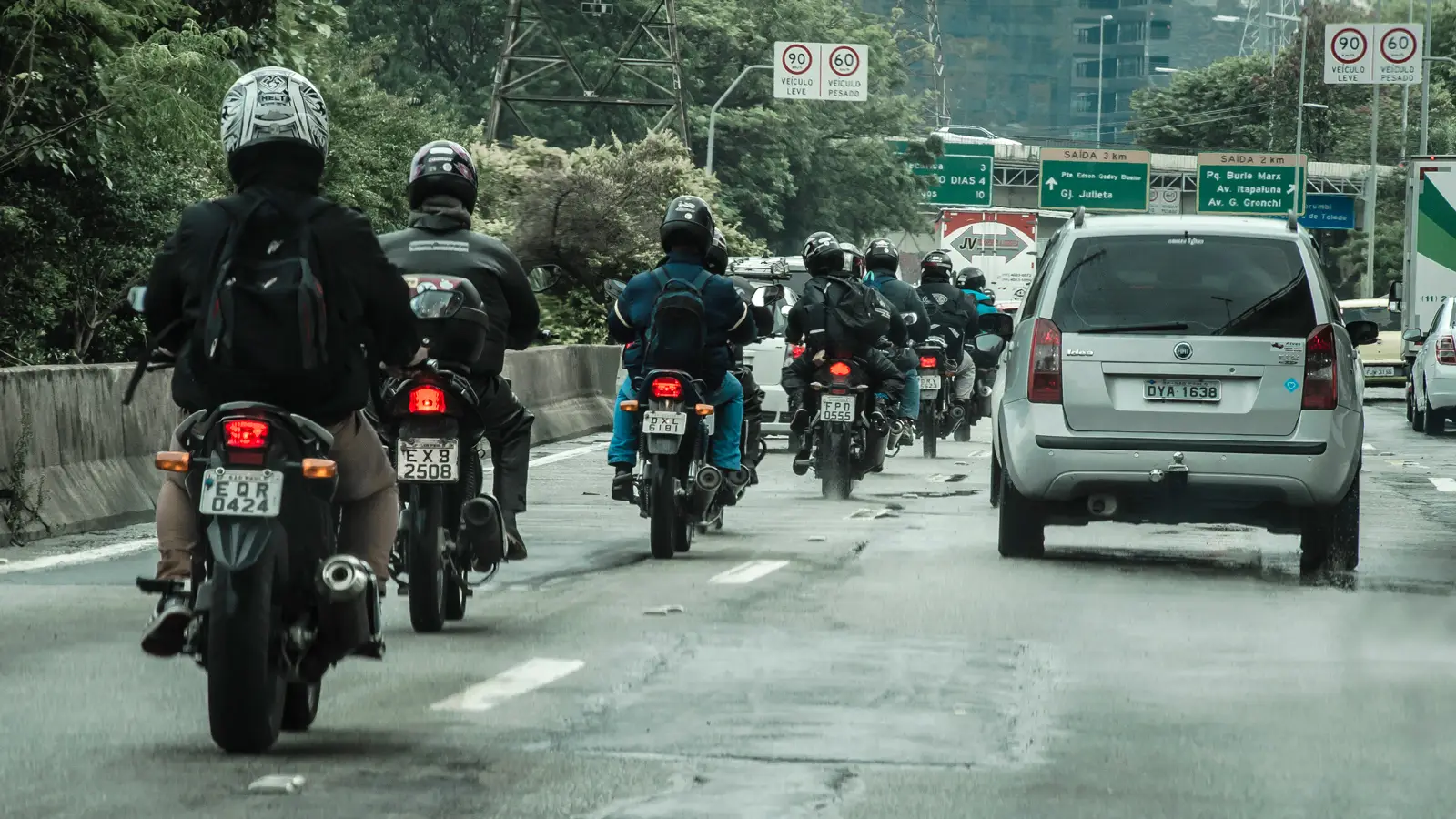 Alerj aprova PL em que motos com microcâmeras ganham desconto no IPVA