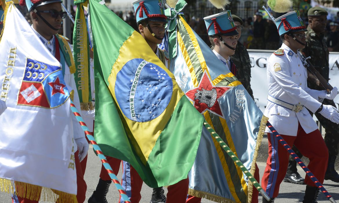 Operação de trânsito é montada para desfile cívico na Ilha do Governador