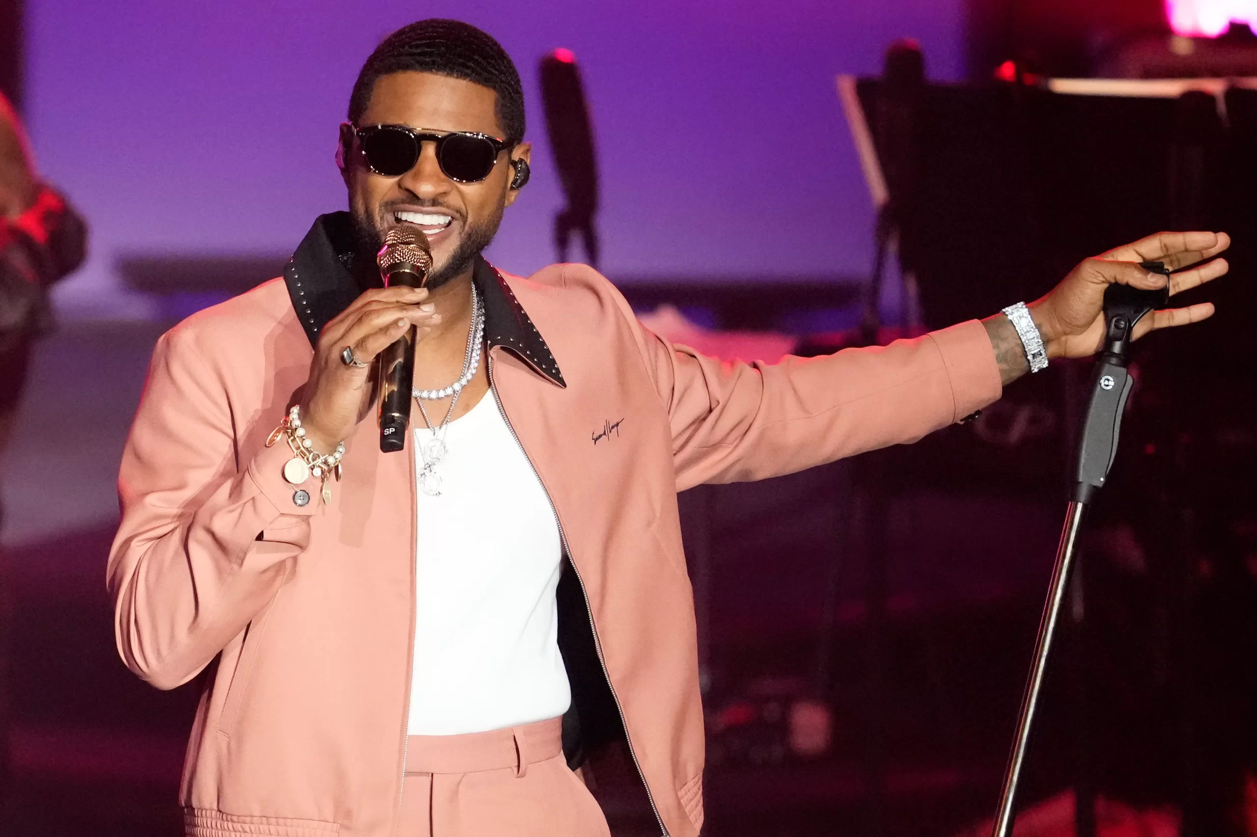 Usher fará show no intervalo do SuperBowl em fevereiro de 2024