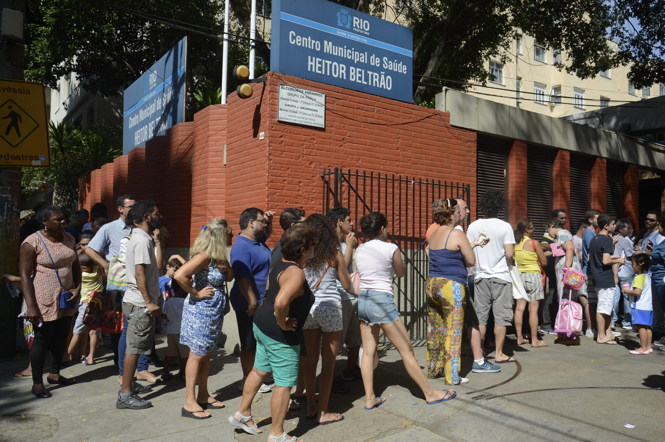 Quase metade da população do RJ não tem acesso aos serviços básicos do SUS