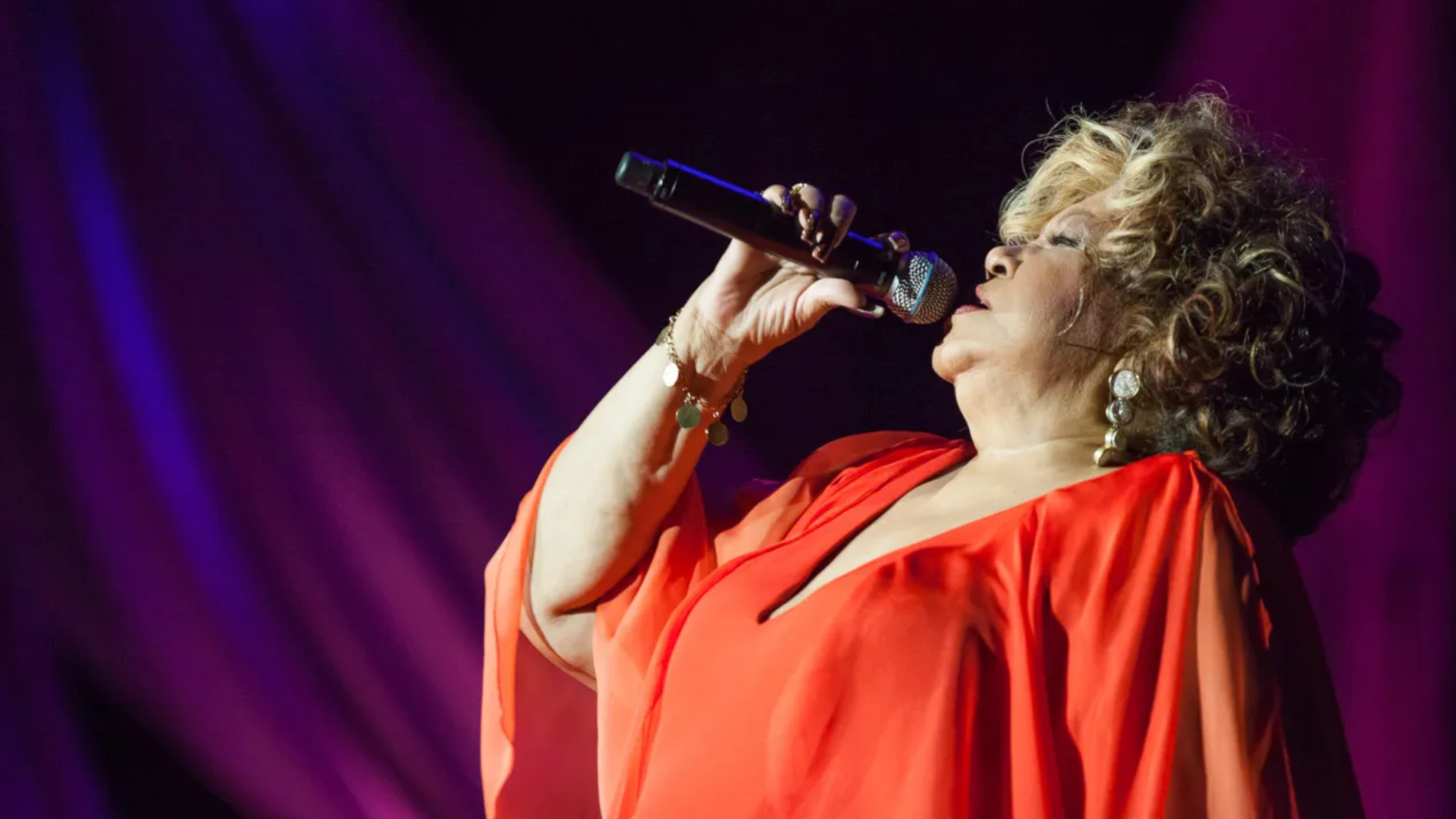 Areninha João Bosco sediará fim da turnê dos 50 anos de Alcione com show gratuito