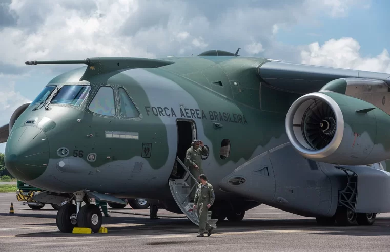 Terceiro avião da FAB com resgatados de Israel chega ao Brasil