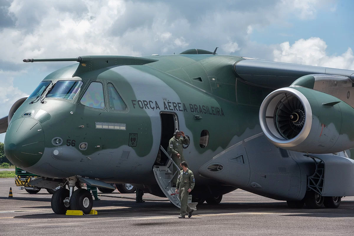 Terceiro avião da FAB com resgatados de Israel chega ao Brasil