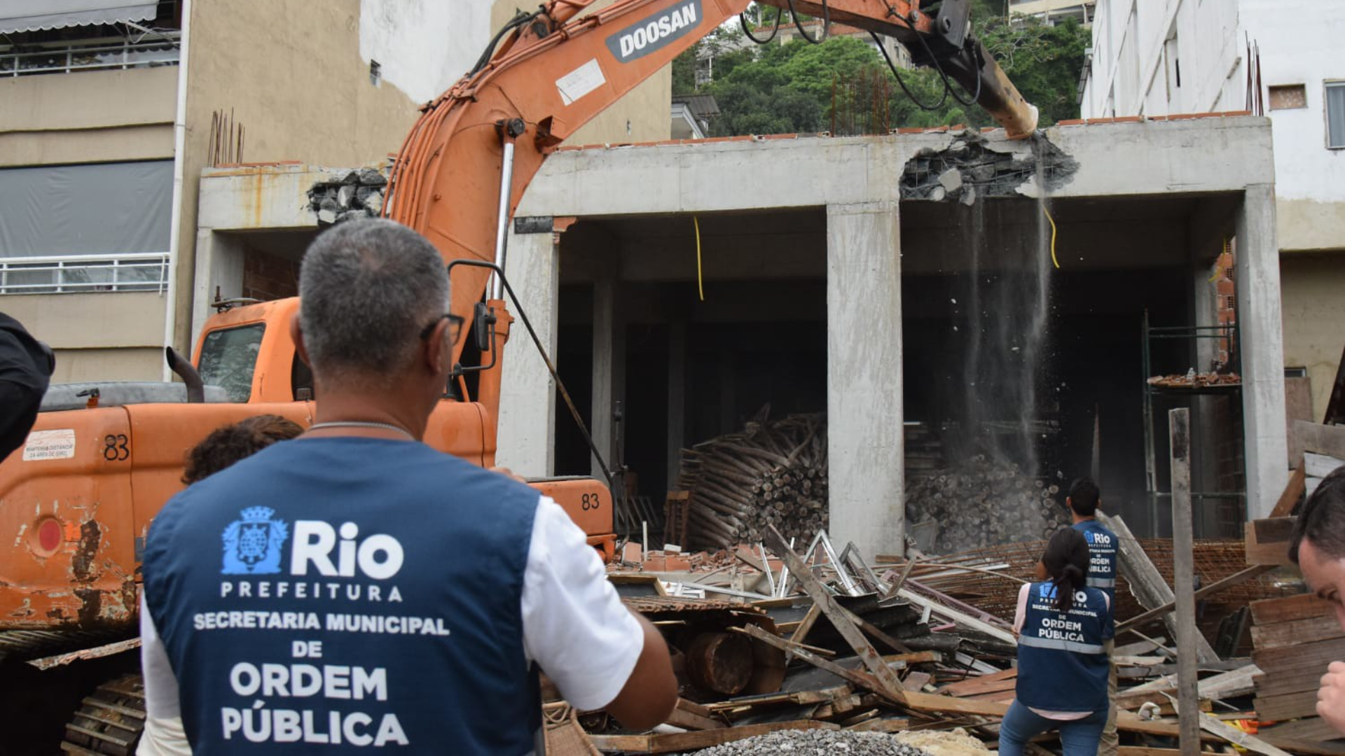 Ministério Público Federal pede explicações de violações relatadas por moradores em demolição na Maré