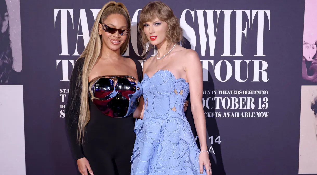 Beyoncé prestigia Taylor Swift em pré-estreia do filme ‘The Eras Tour’