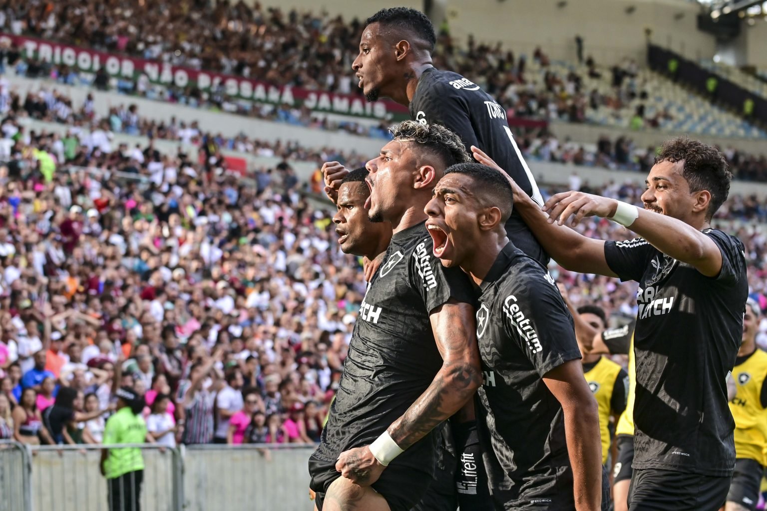 #Brasileirão: Botafogo vence Fluminense por 2 a 0, no Maracanã