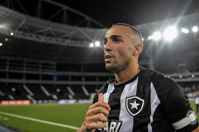 Jogadores Marçal e Diego Costa do Botafogo são denunciados no STJD