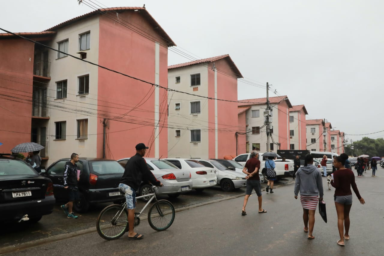 Prefeitura entrega registros de imóveis do ‘Minha Casa, Minha Vida’, em Santa Cruz