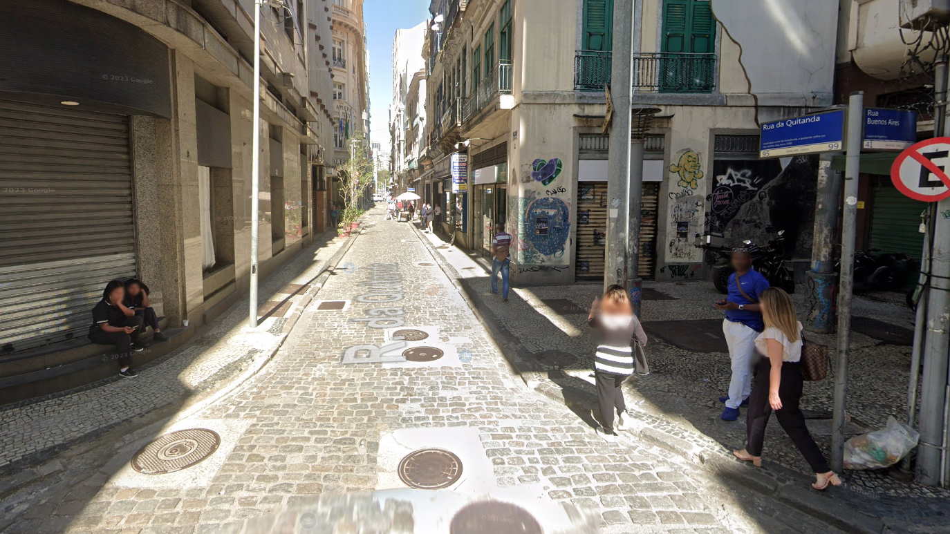 Prédio abandonado é invadido no Centro do Rio