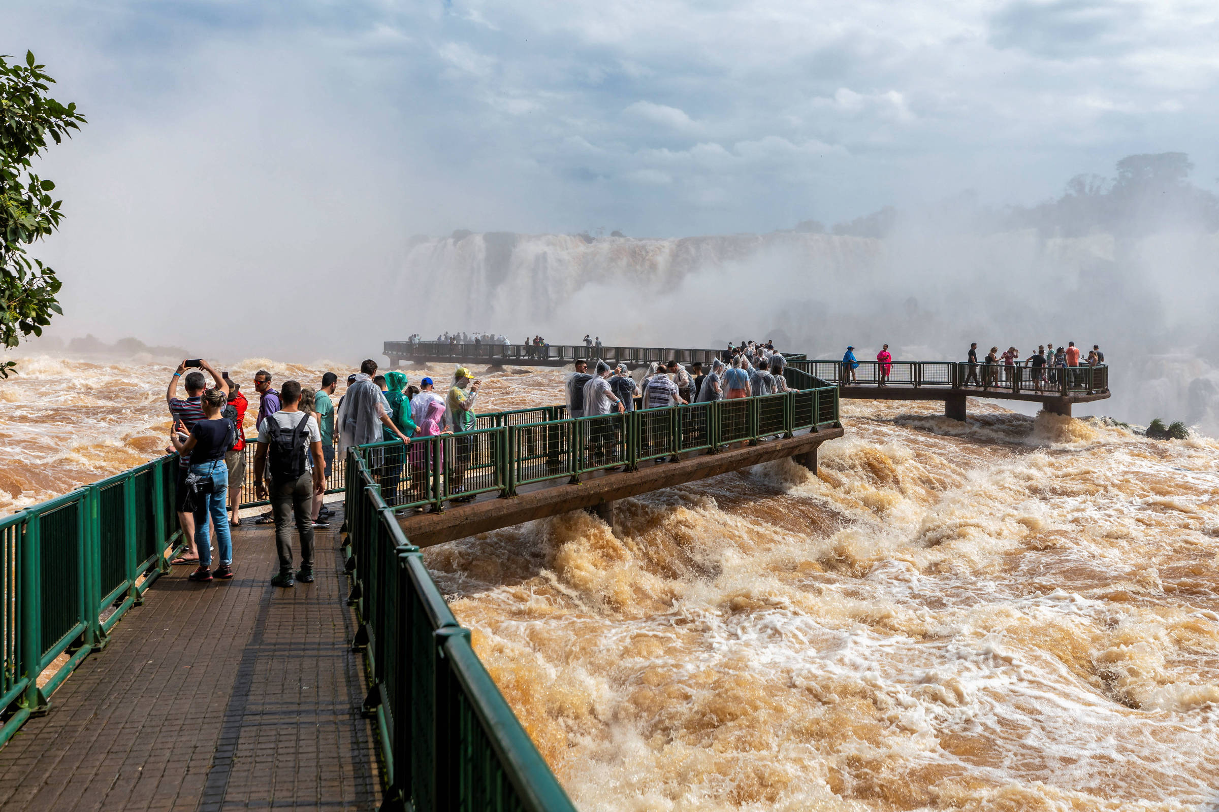 Cataratas do Iguaçu tem aumento de 4 vezes a vazão após chuvas intensas no Paraná