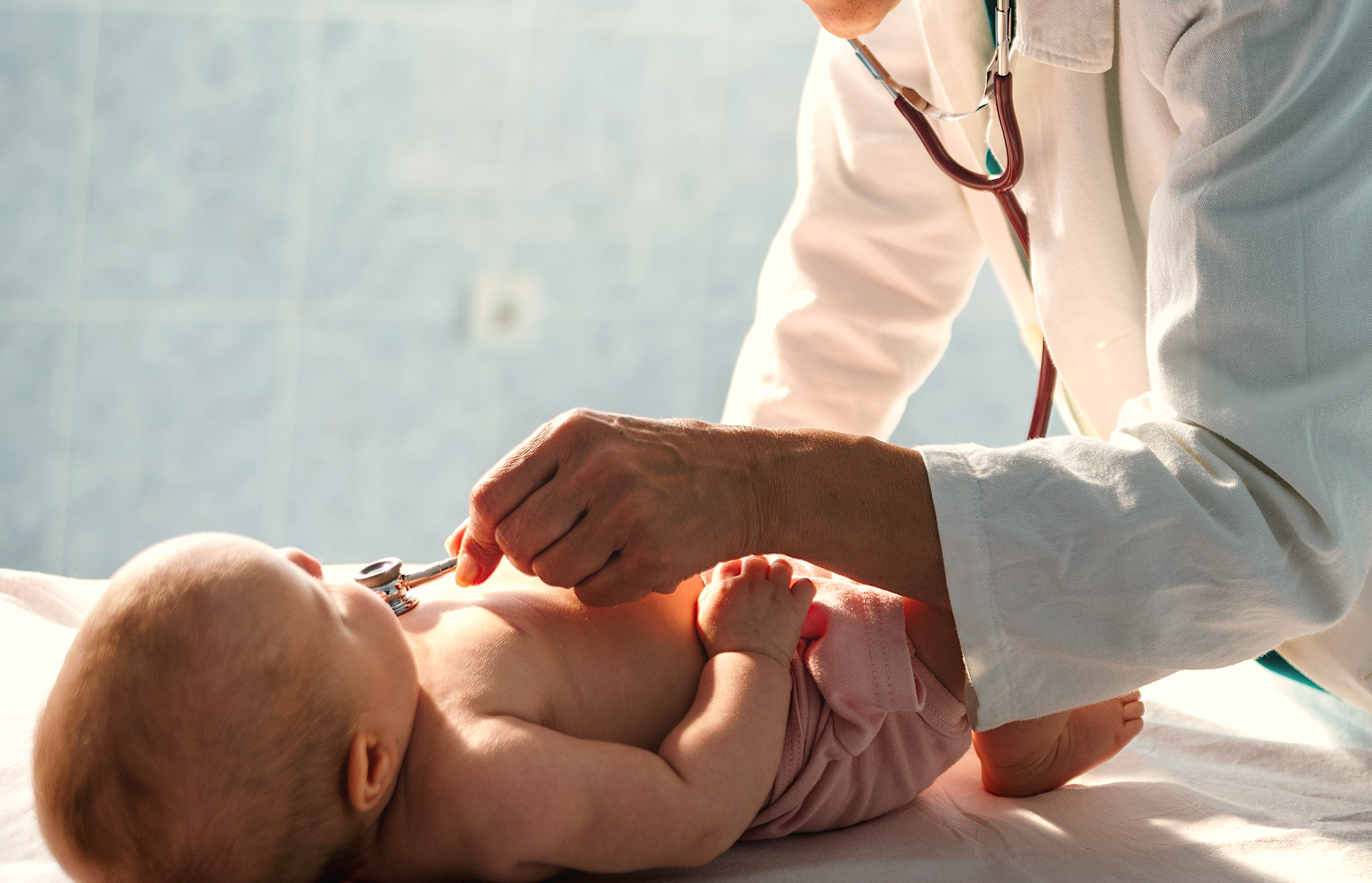 Beyfortus: remédio para prevenir vírus sincicial em bebês é aprovado pela Anvisa