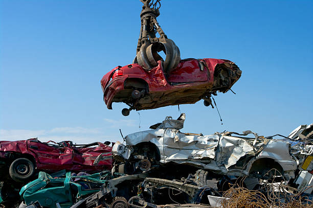 Cemitério dos Peugeots: o ferro-velho no Rio especialista nos carros franceses