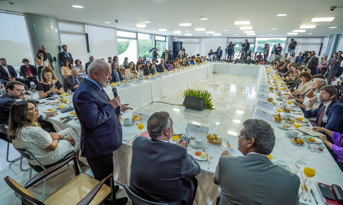 Lula afirma que é difícil que o governo cumpra a meta de déficit zero em 2024