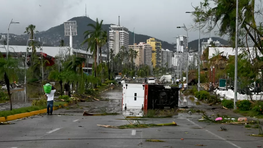 Furacão Otis: praias isoladas e ruas obstruídas em Acapulco