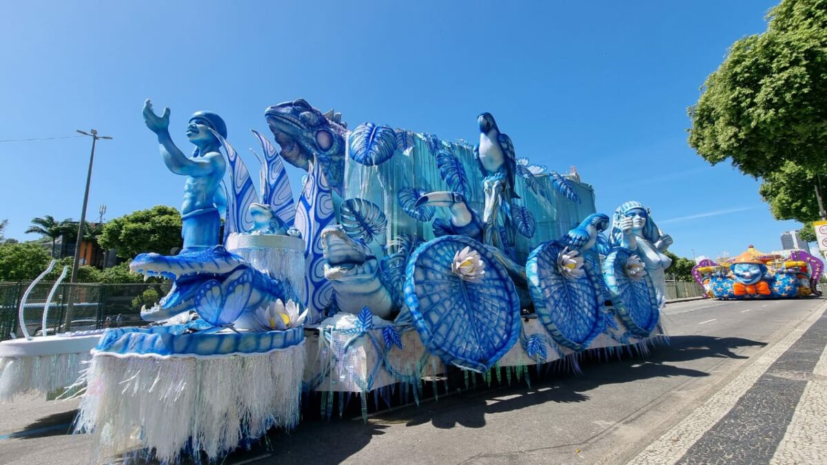 Carros alegóricos do carnaval do Rio deverão ter sirenes para evitar acidentes