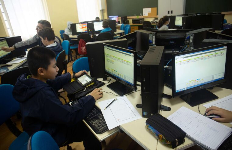 Escolas implementam a conexão à internet nos estudos após a pandemia